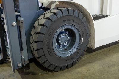 Что нужно знать о шинах для вилочных погрузчиков?