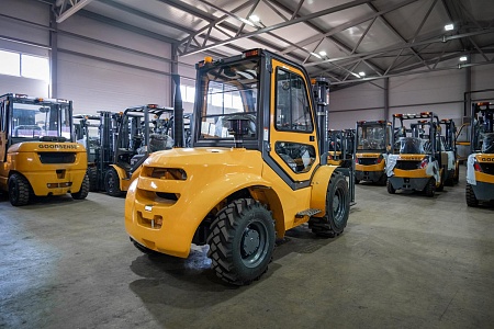  Внедорожный погрузчик GOODSENSE RTD30 4WD  3,0М 3,0Т 4WD XINCHAI АРТ 10200001 низкие цены 