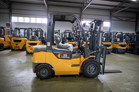  Дизельный погрузчик GOODSENSE FD25 2,5т 3,0м Mitsubishi Арт 492777 низкие цены 